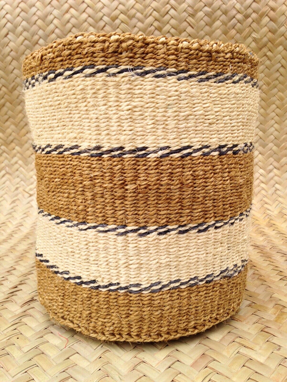 African Kiondo Basket Woven Sisal Storage Planter Kenyan Made 10.5 in/27cm Beige